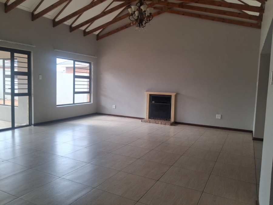 To Let 3 Bedroom Property for Rent in Hillside Free State